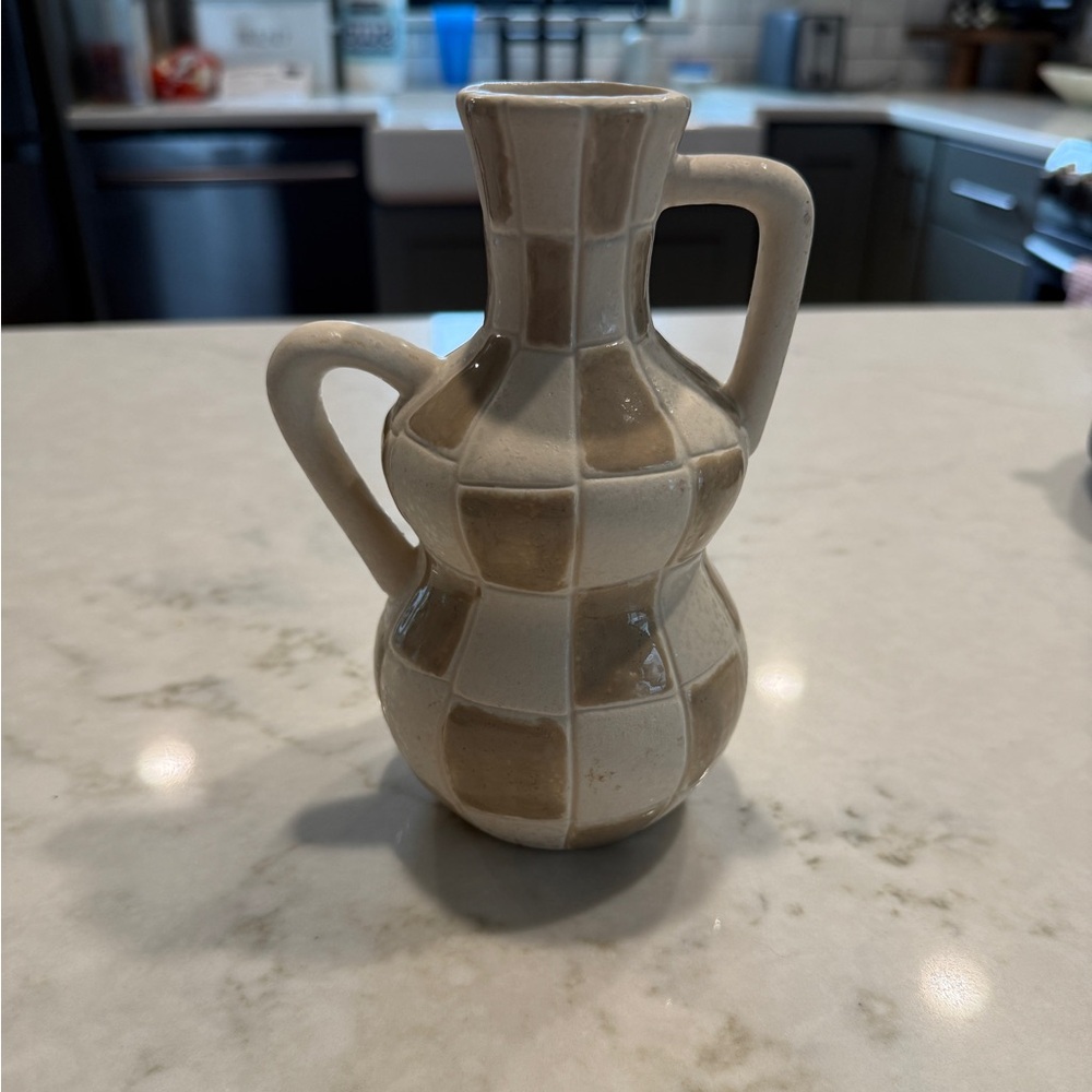 Checkered vase